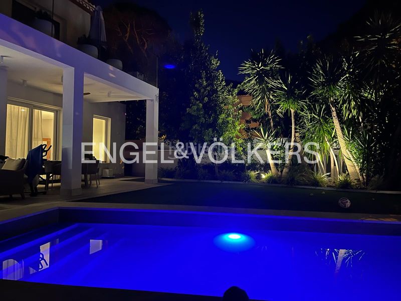 Foto 55bdc97a-12de-4dfc-b15b-1f9705980639. Casa amb calefacció aparcament piscina a La Pineda Castelldefels