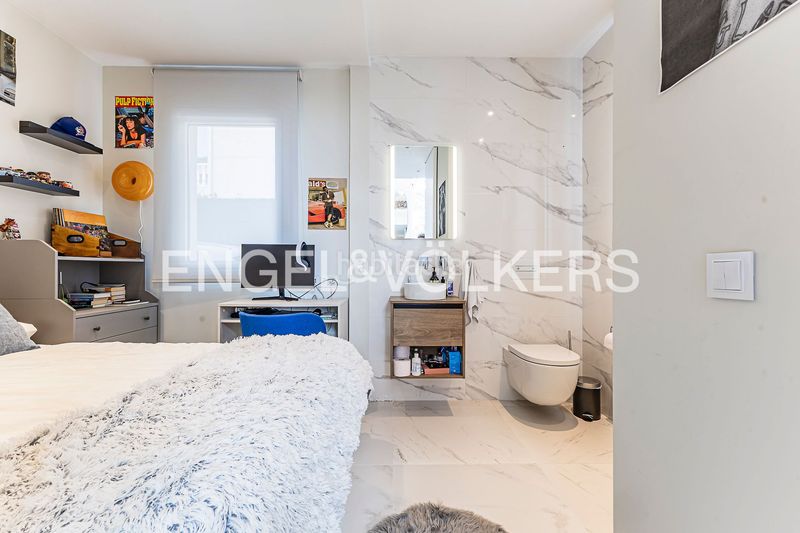 Foto ced15ffe-f77d-4369-85dd-534417a9f7c4. Casa amb calefacció aparcament piscina a La Pineda Castelldefels