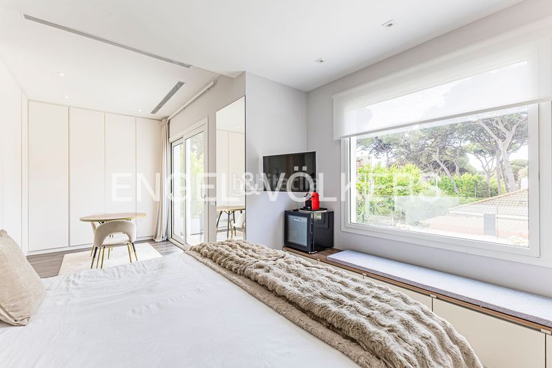 Foto d91ac8e3-8d7d-42bb-affa-f81239527772. Casa amb calefacció aparcament piscina a La Pineda Castelldefels