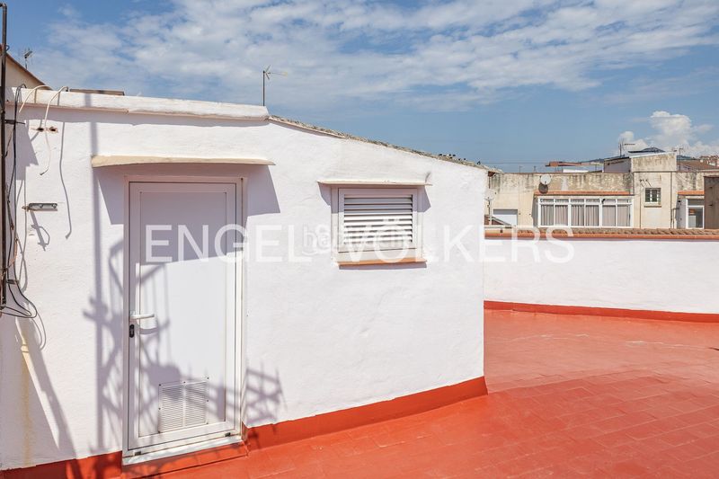 Foto 599a7207-b084-41bb-8ff5-f51f8c51bdaf. Planta baja  esquinera reformada y con mucha luz en Sant Joan Despí