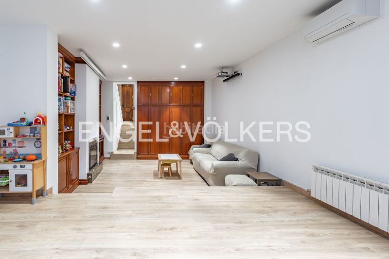 Foto abdda4f0-97c7-4a2c-aa8e-f5ab4efc66ae. Casa amb calefacció aparcament a Centre Mataró