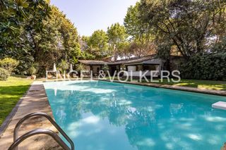 Casa a Premià de Dalt. Villa exclusiva con negocio turístico en funcionamiento