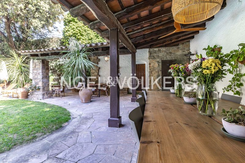 Foto 45013e5d-735f-48f8-9b63-3316b0cd877c. Casa amb calefacció aparcament piscina a Premià de Dalt