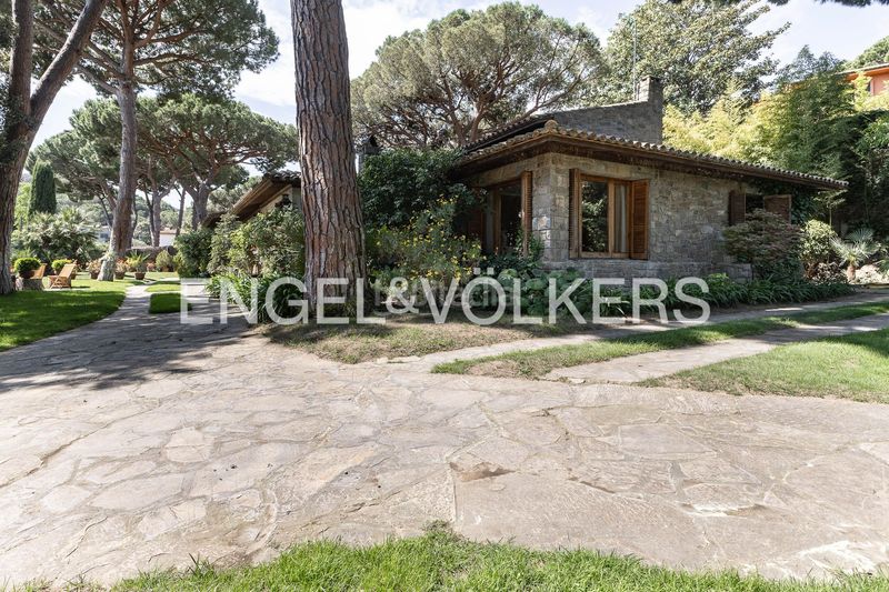 Foto 4760e0f3-035d-42cb-9912-9fbd33e89725. Casa amb calefacció aparcament piscina a Premià de Dalt