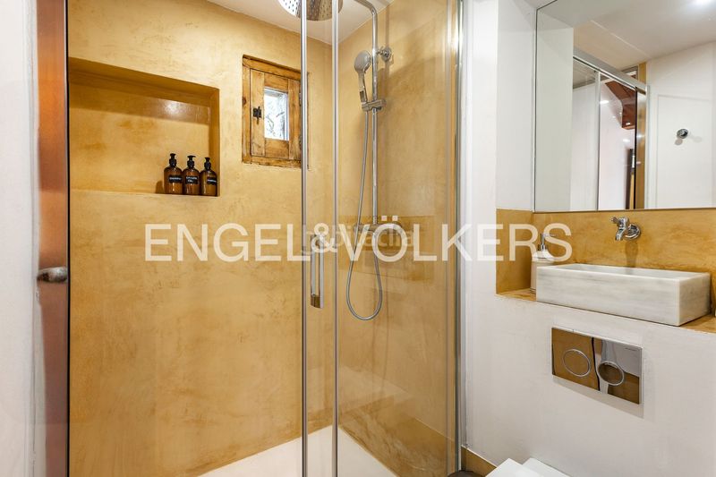 Foto 4a2680f4-1a74-44f6-8add-4fc33a5698eb. Casa amb calefacció aparcament piscina a Premià de Dalt
