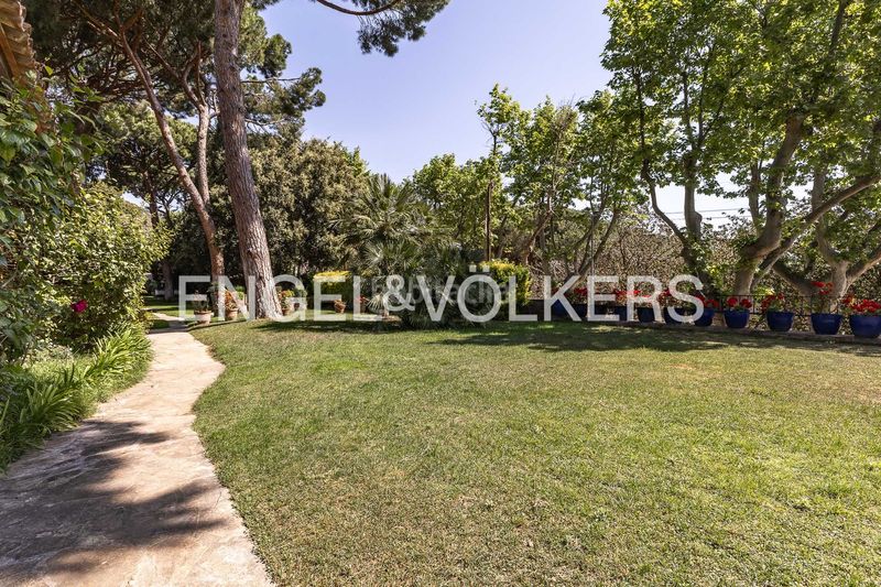 Foto 5c1e4860-3060-4d52-be14-17b4f95a1676. Casa amb calefacció aparcament piscina a Premià de Dalt