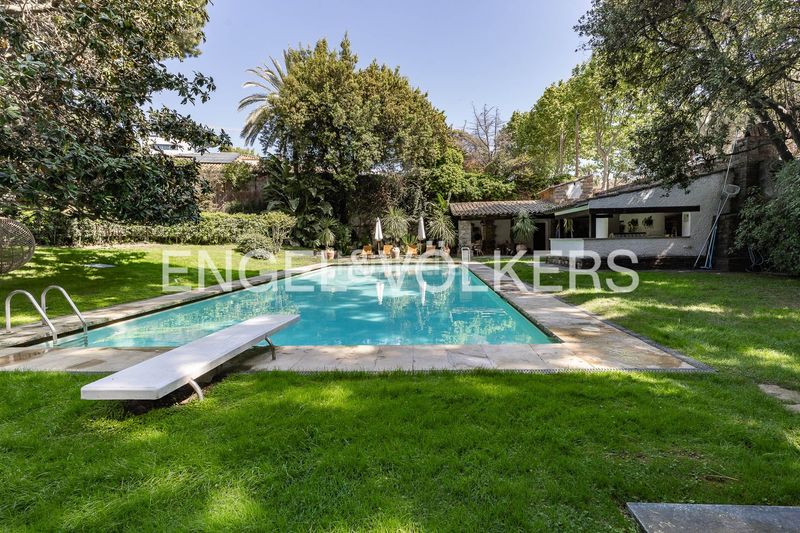 Foto 74b35a09-34b9-41fd-8d4b-ed7e2fcd2536. Casa amb calefacció aparcament piscina a Premià de Dalt