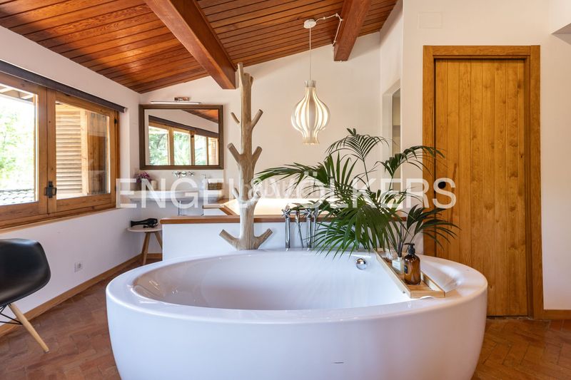 Foto daf4a8d9-10af-42e4-87b1-e957a92096bb. Casa amb calefacció aparcament piscina a Premià de Dalt
