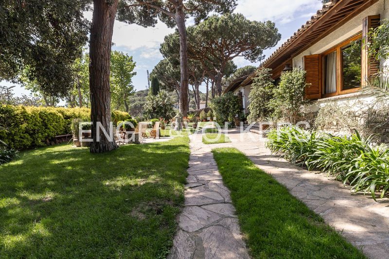 Foto f23b5988-525c-4102-b8d8-fb2fc6c440f3. Casa amb calefacció aparcament piscina a Premià de Dalt