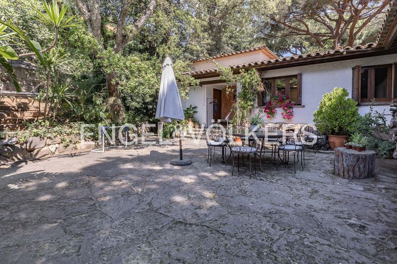 Foto f3444beb-8fef-4f0b-84bd-65695a5ebe3a. Casa amb calefacció aparcament piscina a Premià de Dalt