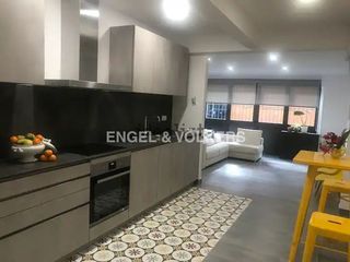 Rent Flat in El Camp d´en Grassot i Gràcia Nova. Espaciosa planta baja en gracia