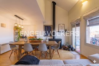 Àtic a Centre - Estació. Ático dúplex junto al monestir sol y funcionalidad en el corazón