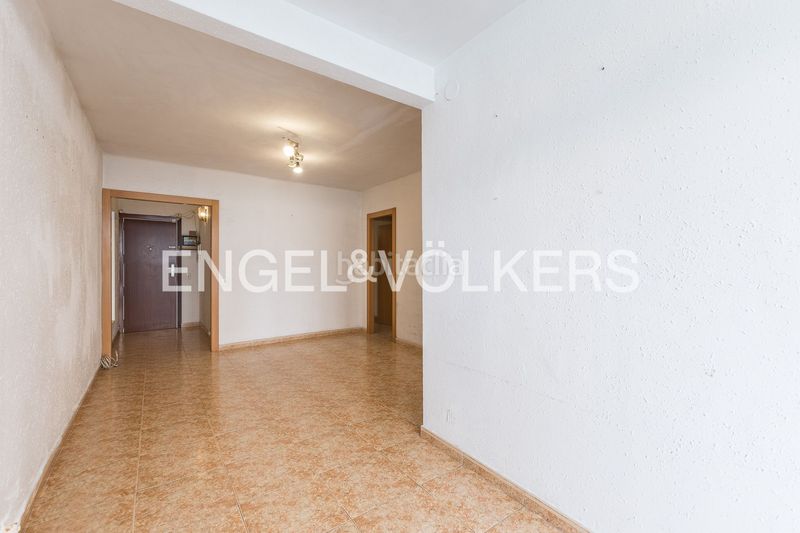 Foto e5ab2570-75a4-43db-9a7a-06a6142ba396. Pis amb calefacció a La Bordeta Barcelona