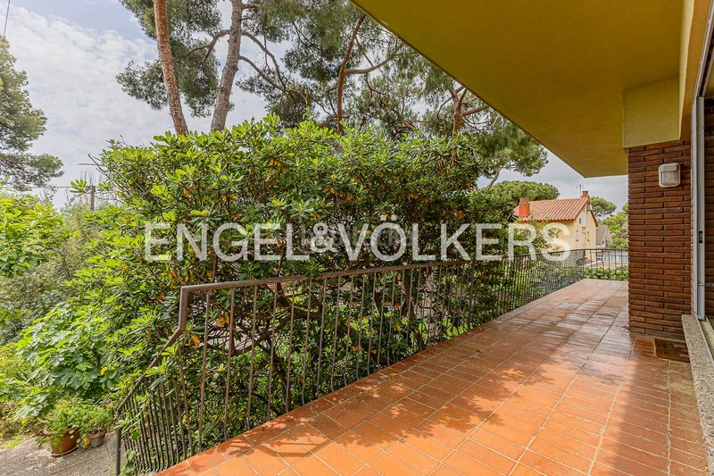 Foto 4c35cbf3-54e3-40be-ac69-cc3ebbca5ad7. Casa amb calefacció aparcament piscina a Bellamar Castelldefels