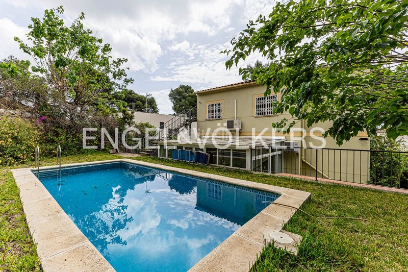 Foto 5b9be013-9994-421d-9752-6f38995b2a0e. Casa amb calefacció aparcament piscina a Bellamar Castelldefels