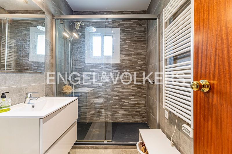 Foto f62d9e71-99ed-49a4-b912-fd0a7a3921b6. Casa amb calefacció aparcament piscina a Bellamar Castelldefels