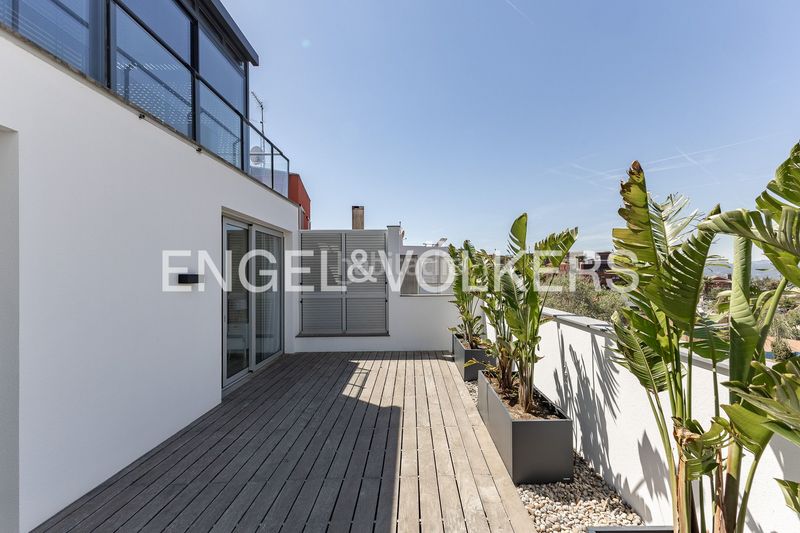 Foto 189ff270-d7d8-4366-9126-fa89b8e07633. Casa amb calefacció aparcament piscina a La Miranda Esplugues de Llobregat