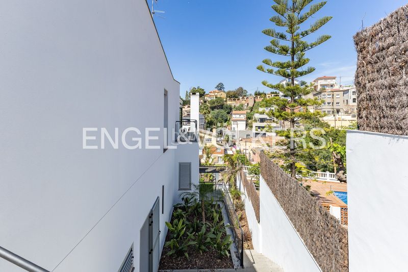 Foto 19cb0bd7-6ba6-4505-ac63-cc8932344ff3. Casa amb calefacció aparcament piscina a La Miranda Esplugues de Llobregat