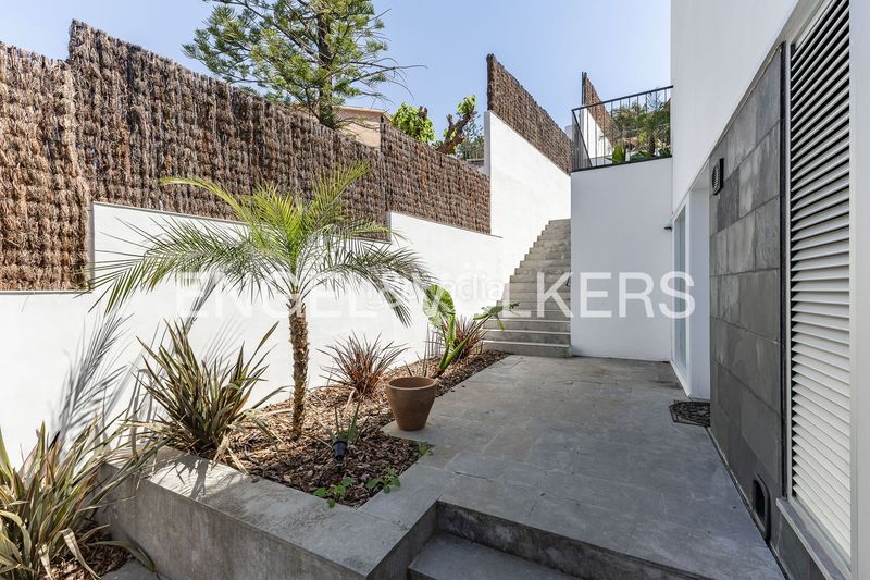 Foto 4824cb84-c4be-4a1f-a789-7ec17856e1e3. Casa amb calefacció aparcament piscina a La Miranda Esplugues de Llobregat