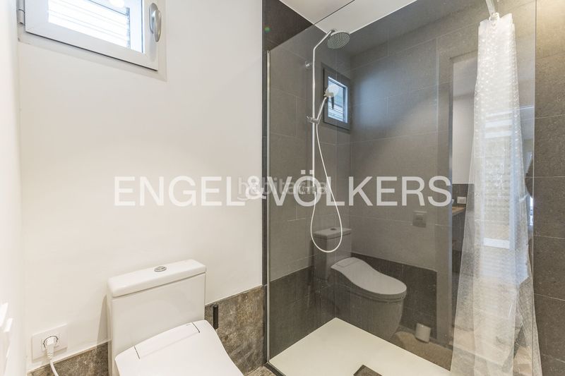 Foto 73b6dcaa-d863-4c55-b30a-5bd8ab97d93e. Casa amb calefacció aparcament piscina a La Miranda Esplugues de Llobregat
