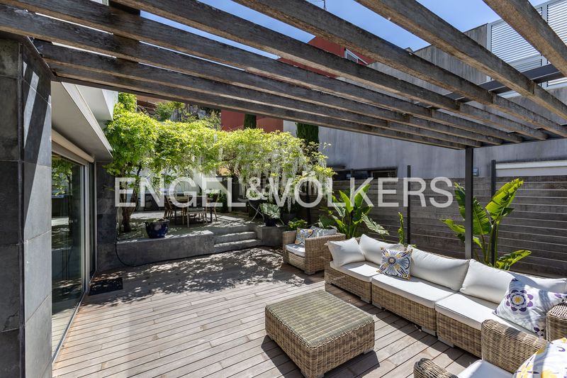 Foto 7824d3c8-395a-40a5-8272-41f458311532. Casa amb calefacció aparcament piscina a La Miranda Esplugues de Llobregat