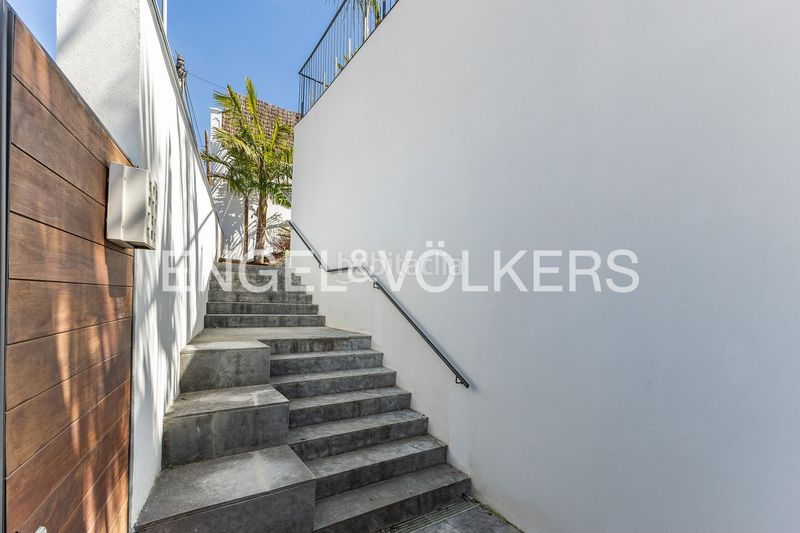 Foto d60266c6-e3e6-499b-acee-6352e83e5f18. Casa amb calefacció aparcament piscina a La Miranda Esplugues de Llobregat