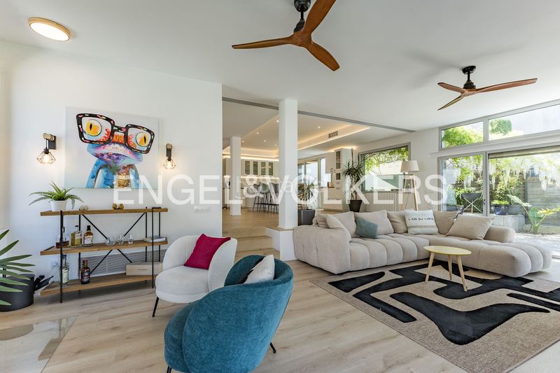 Foto e1361ea8-9b83-42c8-8f37-b273974e7f49. Casa amb calefacció aparcament piscina a La Miranda Esplugues de Llobregat