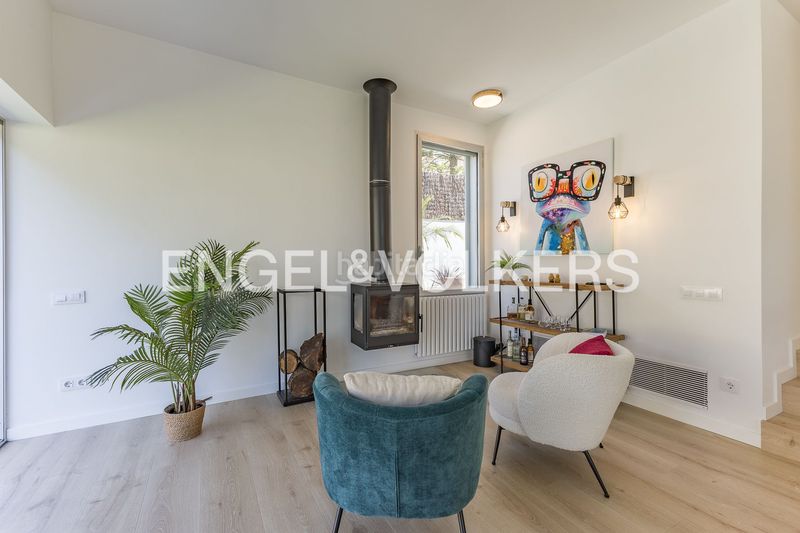 Foto f85c243d-cf73-4bc4-9dbe-62136057ebdb. Casa amb calefacció aparcament piscina a La Miranda Esplugues de Llobregat