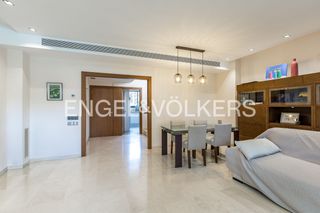 Miete Haus in Gava Mar. Elegante casa con piscina