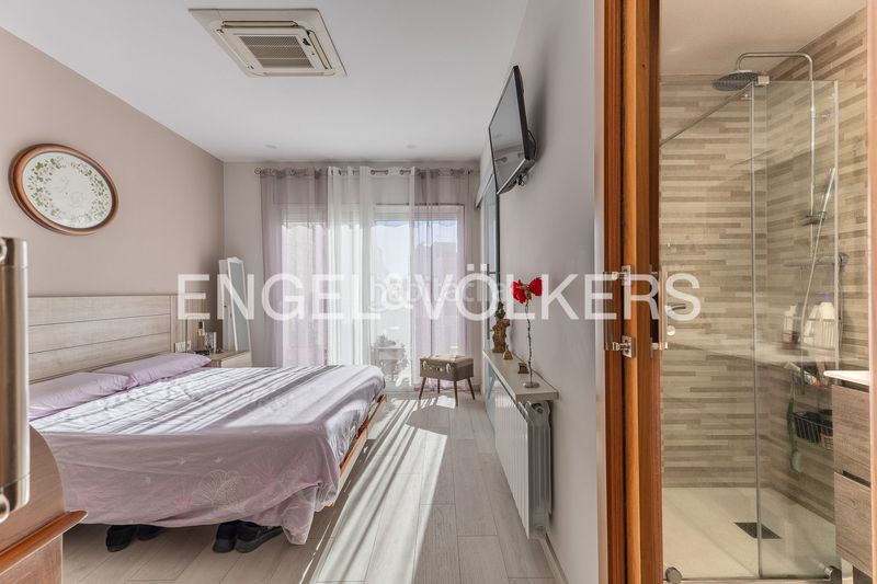 Foto ca0f81e5-58b0-4fc4-b883-6b8428a48456. Casa amb calefacció aparcament piscina a Ca n'Aurell Terrassa