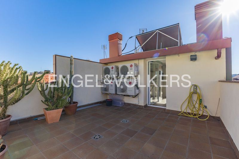 Foto cd13560e-ed38-440a-9adb-08e8e61234c0. Casa amb calefacció aparcament piscina a Ca n'Aurell Terrassa