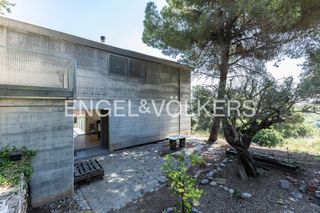 Casa a Vallirana. Minimalismo zen donde el diseño japonés abraza el horizonte