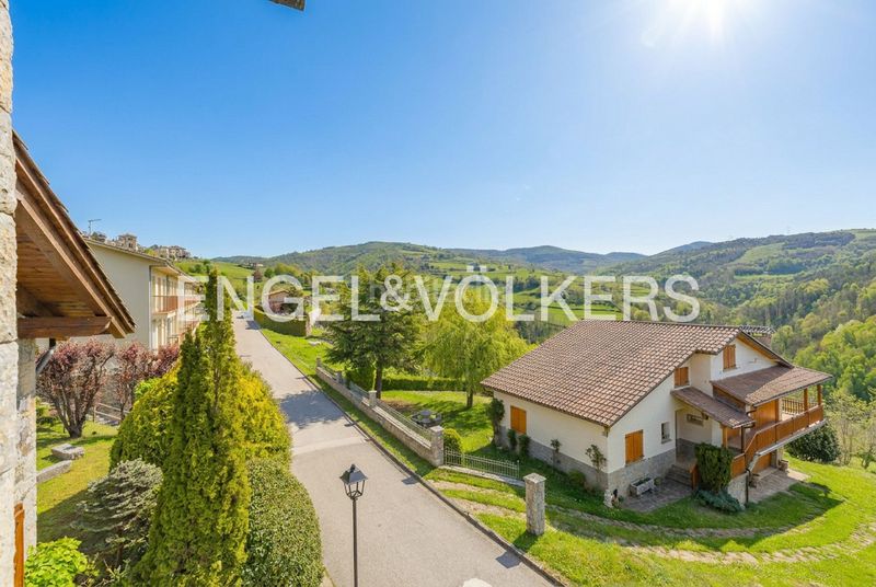 Foto 025aee2e-dd48-4a28-befa-5be807078821. Casa amb calefacció aparcament a Molló