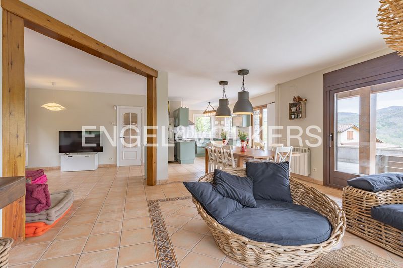 Foto 54859f43-5c8b-4d4f-a7e0-a41f4e4d7968. Casa amb calefacció aparcament a Molló