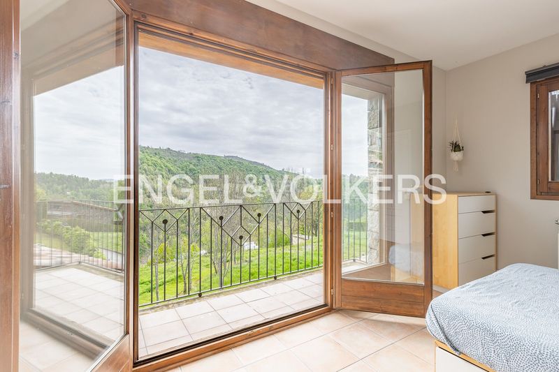 Foto 81adffa0-9162-4a02-8e81-c683df2fc7e1. Casa amb calefacció aparcament a Molló