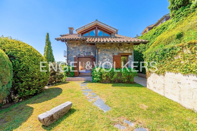 Foto ad5e2757-8f40-496c-9594-aa78be2f7952. Casa amb calefacció aparcament a Molló