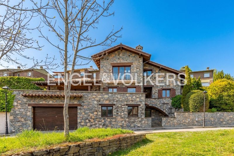 Foto c7938182-649b-4618-8a06-96063f80afc7. Casa amb calefacció aparcament a Molló