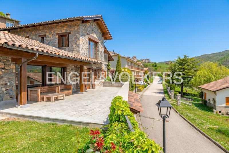 Foto ede5fae4-2130-4b7e-83e6-e88912285fab. Casa amb calefacció aparcament a Molló