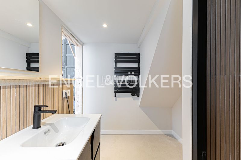 Foto 1a43ffb1-ce8a-4b6d-9908-0191910a038e. Casa amb calefacció aparcament a Sants-Badal Barcelona