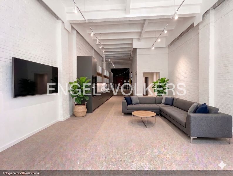 Foto 662e0b3b-e752-4c27-90f2-b3687df885ac. Casa amb calefacció aparcament a Sants-Badal Barcelona