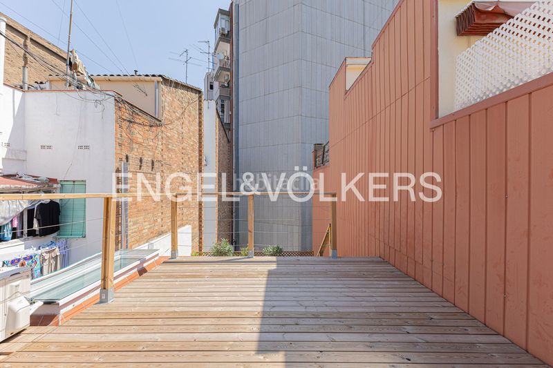 Foto 736aebfa-ba3b-4924-9b8f-e3f29cbd0eba. Casa amb calefacció aparcament a Sants-Badal Barcelona