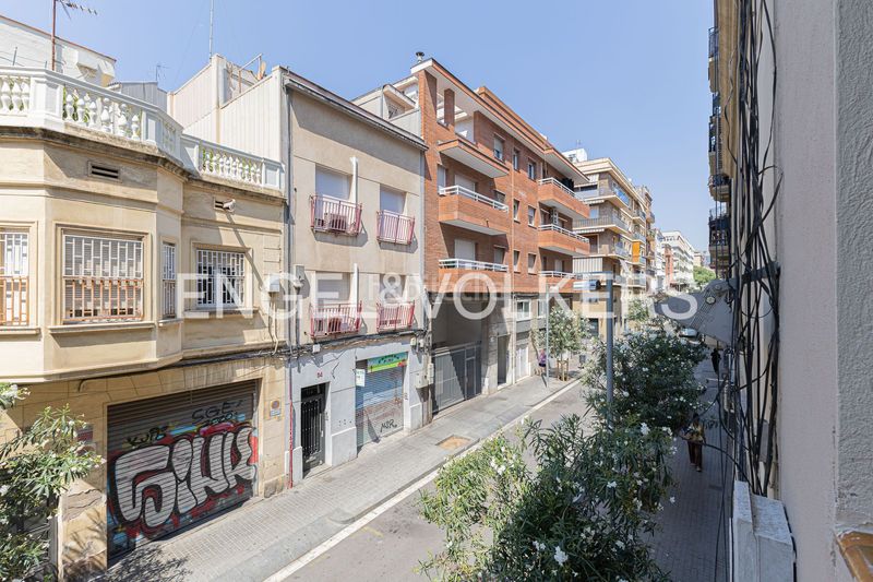 Foto 819249c0-6d28-47fa-87e4-e337bb6d8b9e. Casa amb calefacció aparcament a Sants-Badal Barcelona