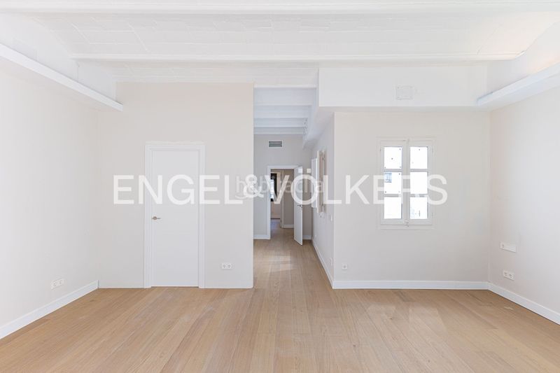Foto 88f8c864-896b-4a89-be88-35c2e9448ce4. Casa amb calefacció aparcament a Sants-Badal Barcelona