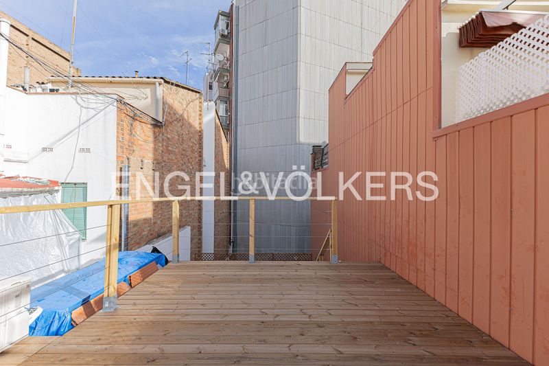 Foto a465c8fd-c1f6-47a5-a7ff-87a873bb0a1c. Casa amb calefacció aparcament a Sants-Badal Barcelona