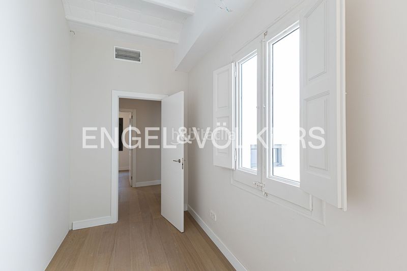Foto a59882d3-e275-46e0-b1a9-92abe1abff3f. Casa amb calefacció aparcament a Sants-Badal Barcelona