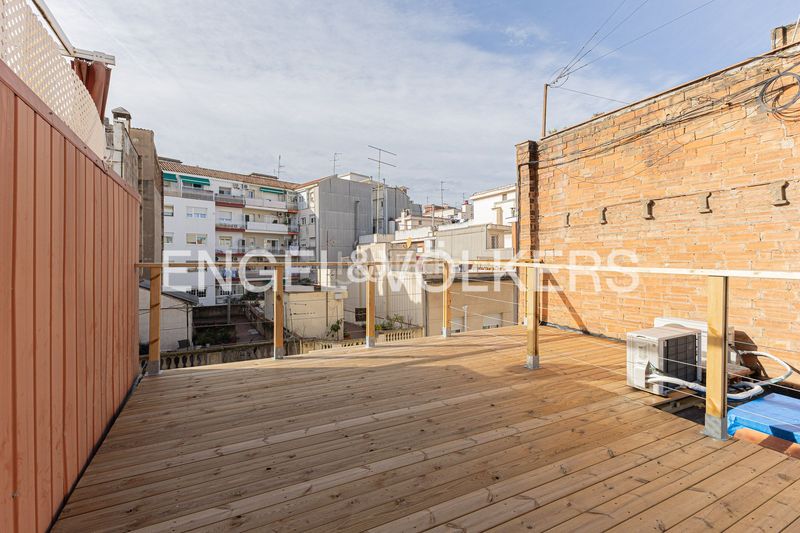 Foto bab407e0-a8dd-4c8d-ad7c-73f1b4d74ab1. Casa amb calefacció aparcament a Sants-Badal Barcelona
