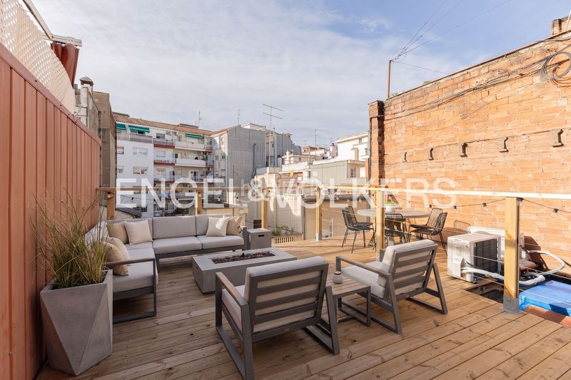 Foto be9ddf26-9ffd-43ef-92a4-d8c6baa3afa2. Casa amb calefacció aparcament a Sants-Badal Barcelona