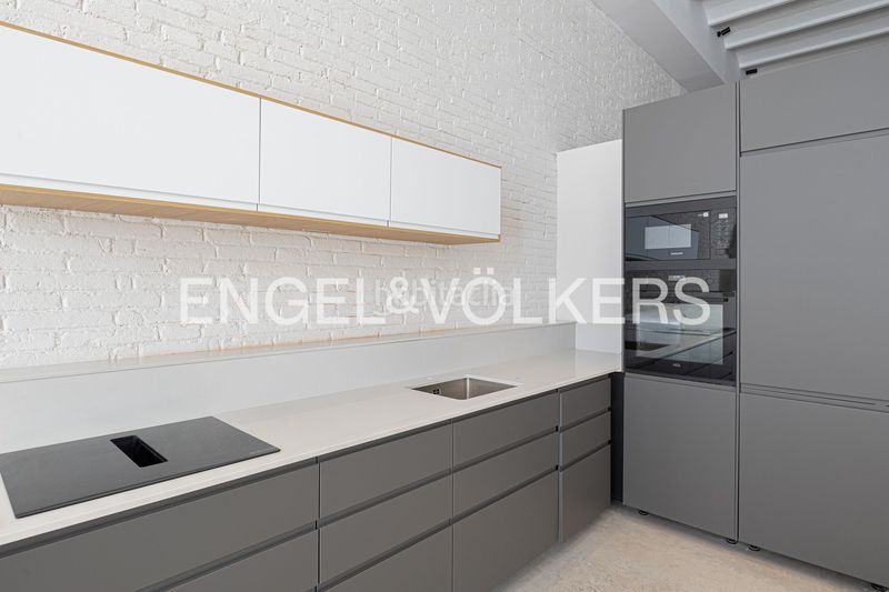 Foto d41389d0-a721-4a4d-b3a1-bbb1c03cd46f. Casa amb calefacció aparcament a Sants-Badal Barcelona