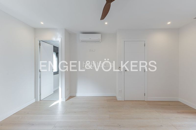 Foto d7af977b-0d4a-4e31-a2dd-b701357c79a6. Casa amb calefacció aparcament a Sants-Badal Barcelona