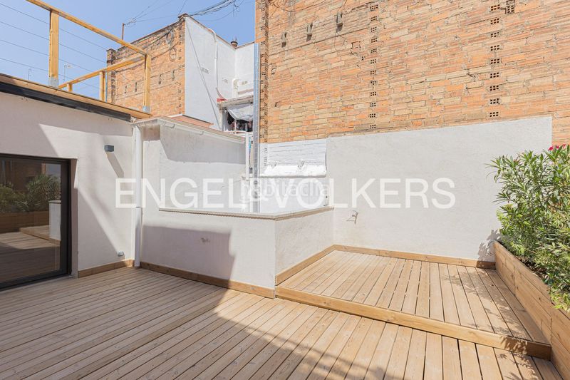 Foto dc12ad43-870a-4327-8b65-7dccf9310761. Casa amb calefacció aparcament a Sants-Badal Barcelona